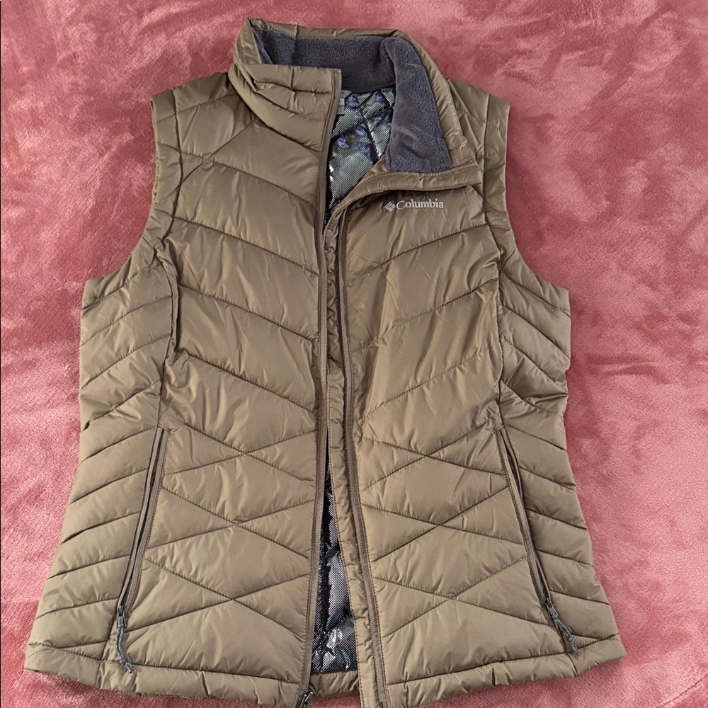 Columbia Olive Green Quilted Puffer Vest